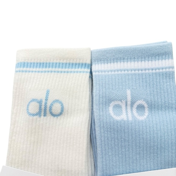 NWT ALO Outlet Yoga Unisex Casual Socks in Light Blue and White 2 Pair - Picture 1 of 4